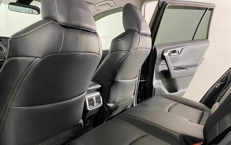 Toyota RAV4, 2020 год, 3 300 000 рублей, 9 фотография