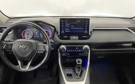 Toyota RAV4, 2020 год, 3 300 000 рублей, 17 фотография
