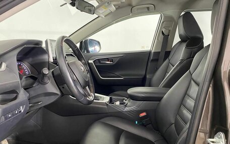 Toyota RAV4, 2020 год, 3 300 000 рублей, 28 фотография