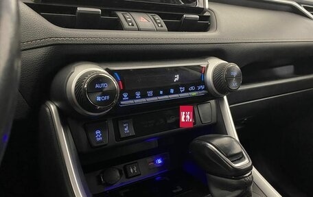 Toyota RAV4, 2020 год, 3 300 000 рублей, 23 фотография