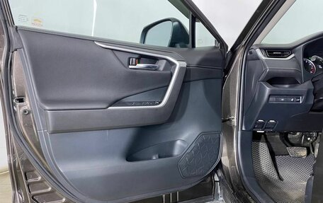 Toyota RAV4, 2020 год, 3 300 000 рублей, 31 фотография