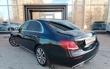 Mercedes-Benz E-Класс, 2019 год, 3 090 000 рублей, 8 фотография