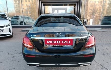 Mercedes-Benz E-Класс, 2019 год, 3 090 000 рублей, 9 фотография