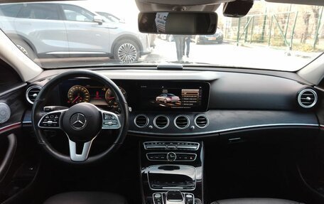 Mercedes-Benz E-Класс, 2019 год, 3 090 000 рублей, 15 фотография