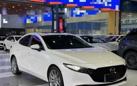 Mazda 3, 2022 год, 1 200 000 рублей, 3 фотография