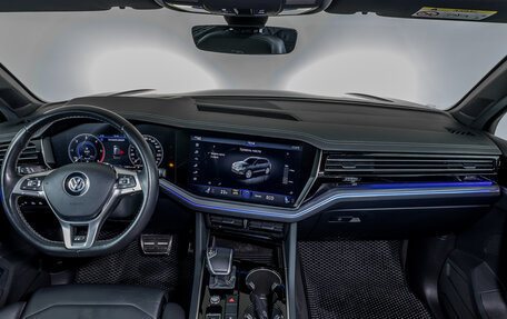 Volkswagen Touareg III, 2019 год, 4 200 000 рублей, 10 фотография