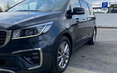 KIA Carnival III, 2019 год, 2 800 000 рублей, 3 фотография