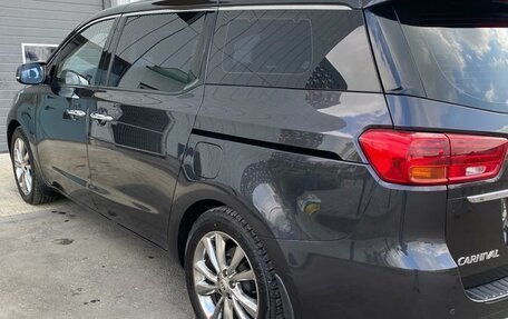 KIA Carnival III, 2019 год, 2 800 000 рублей, 2 фотография