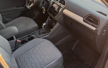 Volkswagen Tiguan II, 2021 год, 2 280 000 рублей, 10 фотография