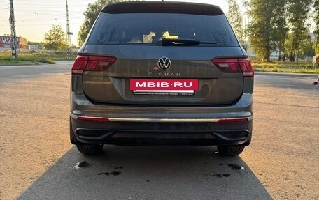 Volkswagen Tiguan II, 2021 год, 2 280 000 рублей, 4 фотография