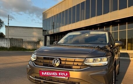 Volkswagen Tiguan II, 2021 год, 2 280 000 рублей, 5 фотография