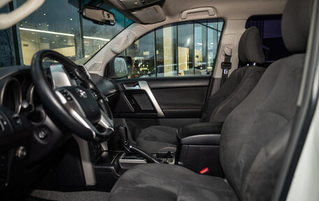Toyota Land Cruiser Prado 150 рестайлинг 2, 2012 год, 2 099 000 рублей, 12 фотография