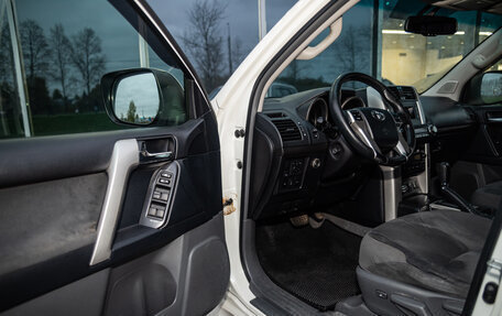 Toyota Land Cruiser Prado 150 рестайлинг 2, 2012 год, 2 099 000 рублей, 10 фотография