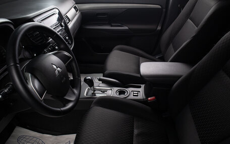 Mitsubishi Outlander III рестайлинг 3, 2012 год, 1 299 000 рублей, 13 фотография
