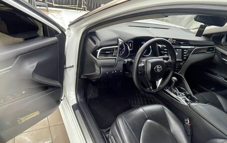 Toyota Camry, 2018 год, 1 950 000 рублей, 7 фотография