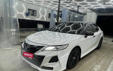 Toyota Camry, 2018 год, 1 950 000 рублей, 6 фотография