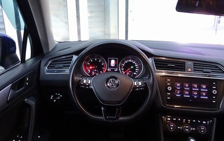 Volkswagen Tiguan II, 2020 год, 2 320 000 рублей, 3 фотография