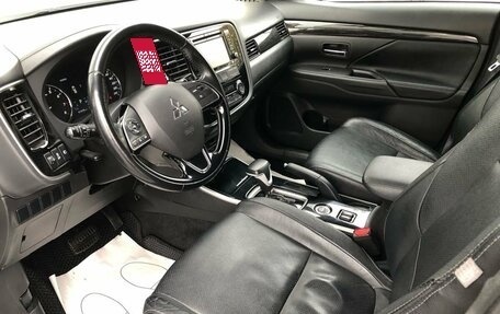 Mitsubishi Outlander III рестайлинг 3, 2017 год, 1 950 000 рублей, 9 фотография