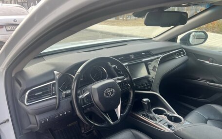 Toyota Camry, 2018 год, 2 990 000 рублей, 5 фотография
