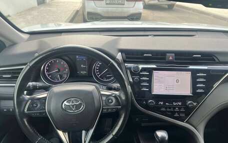 Toyota Camry, 2018 год, 2 990 000 рублей, 6 фотография