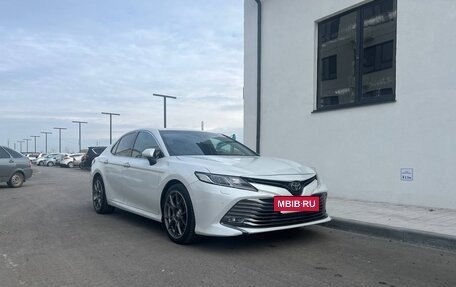 Toyota Camry, 2018 год, 2 990 000 рублей, 2 фотография