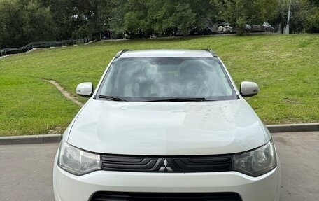 Mitsubishi Outlander III рестайлинг 3, 2013 год, 990 000 рублей, 1 фотография