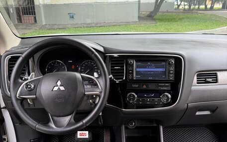 Mitsubishi Outlander III рестайлинг 3, 2013 год, 990 000 рублей, 13 фотография