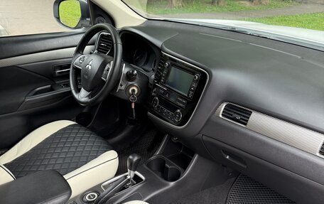 Mitsubishi Outlander III рестайлинг 3, 2013 год, 990 000 рублей, 16 фотография