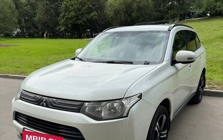 Mitsubishi Outlander III рестайлинг 3, 2013 год, 990 000 рублей, 9 фотография