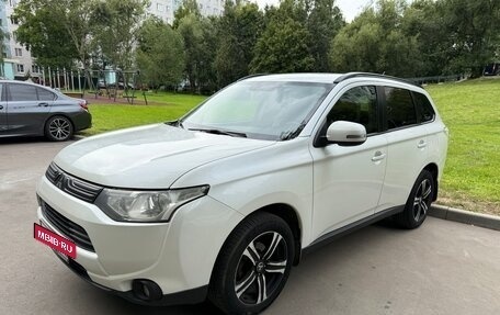Mitsubishi Outlander III рестайлинг 3, 2013 год, 990 000 рублей, 8 фотография