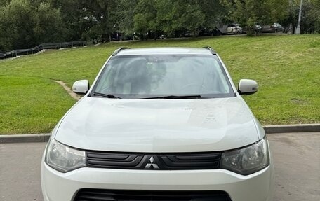 Mitsubishi Outlander III рестайлинг 3, 2013 год, 990 000 рублей, 10 фотография