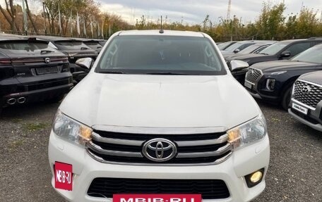 Toyota Hilux VIII, 2019 год, 2 700 000 рублей, 2 фотография