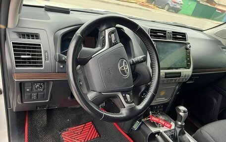 Toyota Land Cruiser Prado 150 рестайлинг 2, 2018 год, 5 700 000 рублей, 6 фотография