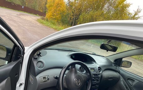 Toyota Yaris I рестайлинг, 2003 год, 380 000 рублей, 7 фотография