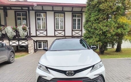 Toyota Camry, 2021 год, 4 500 000 рублей, 1 фотография