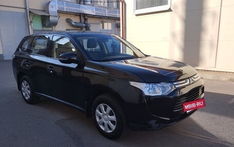 Mitsubishi Outlander III рестайлинг 3, 2013 год, 1 250 000 рублей, 2 фотография