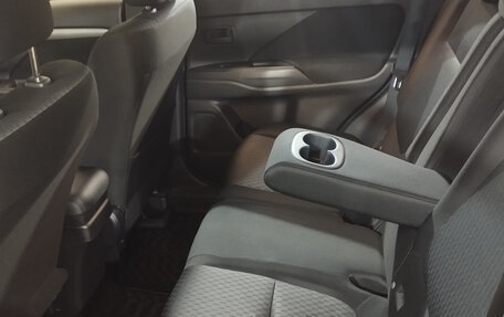 Mitsubishi Outlander III рестайлинг 3, 2013 год, 1 250 000 рублей, 7 фотография