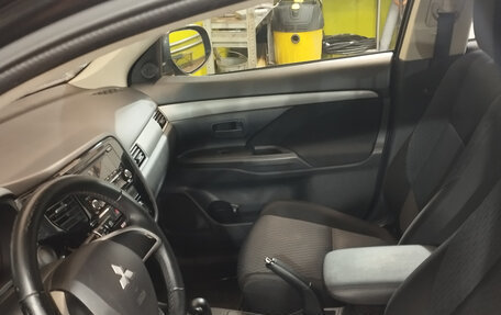 Mitsubishi Outlander III рестайлинг 3, 2013 год, 1 250 000 рублей, 9 фотография