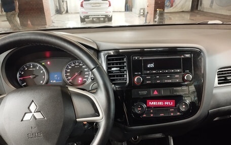 Mitsubishi Outlander III рестайлинг 3, 2013 год, 1 250 000 рублей, 10 фотография