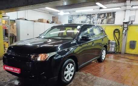 Mitsubishi Outlander III рестайлинг 3, 2013 год, 1 250 000 рублей, 5 фотография