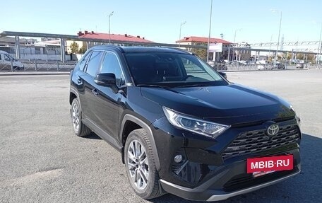 Toyota RAV4, 2021 год, 3 380 000 рублей, 2 фотография
