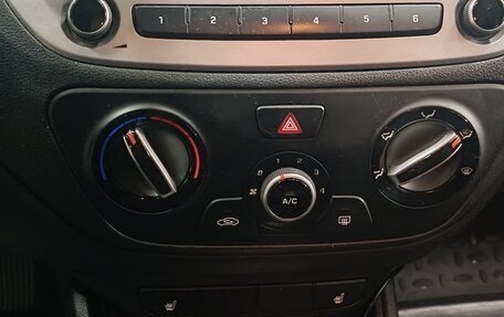 Hyundai Solaris II рестайлинг, 2017 год, 920 000 рублей, 10 фотография