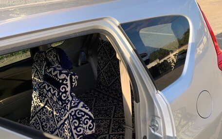 Toyota Passo Sette, 2010 год, 720 000 рублей, 10 фотография