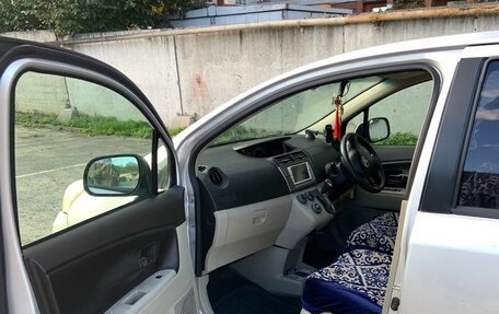 Toyota Passo Sette, 2010 год, 720 000 рублей, 7 фотография