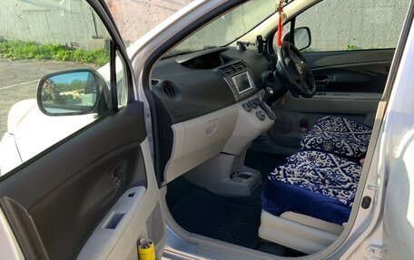 Toyota Passo Sette, 2010 год, 720 000 рублей, 11 фотография