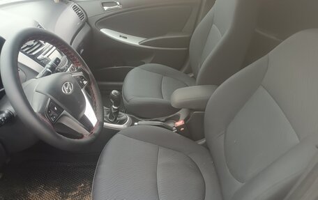 Hyundai Solaris II рестайлинг, 2011 год, 485 000 рублей, 5 фотография