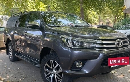 Toyota Hilux VIII, 2016 год, 3 000 000 рублей, 2 фотография