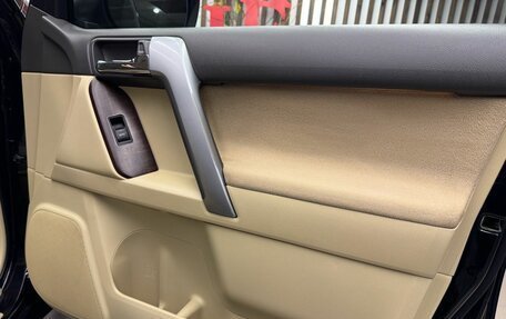 Toyota Land Cruiser Prado 150 рестайлинг 2, 2015 год, 4 000 000 рублей, 22 фотография