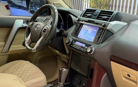 Toyota Land Cruiser Prado 150 рестайлинг 2, 2015 год, 4 000 000 рублей, 26 фотография