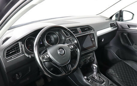 Volkswagen Tiguan II, 2018 год, 2 497 000 рублей, 9 фотография